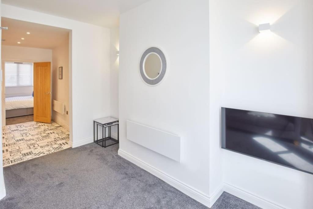 Apt 1 - Queens Court สการ์โบโรห์ ภายนอก รูปภาพ